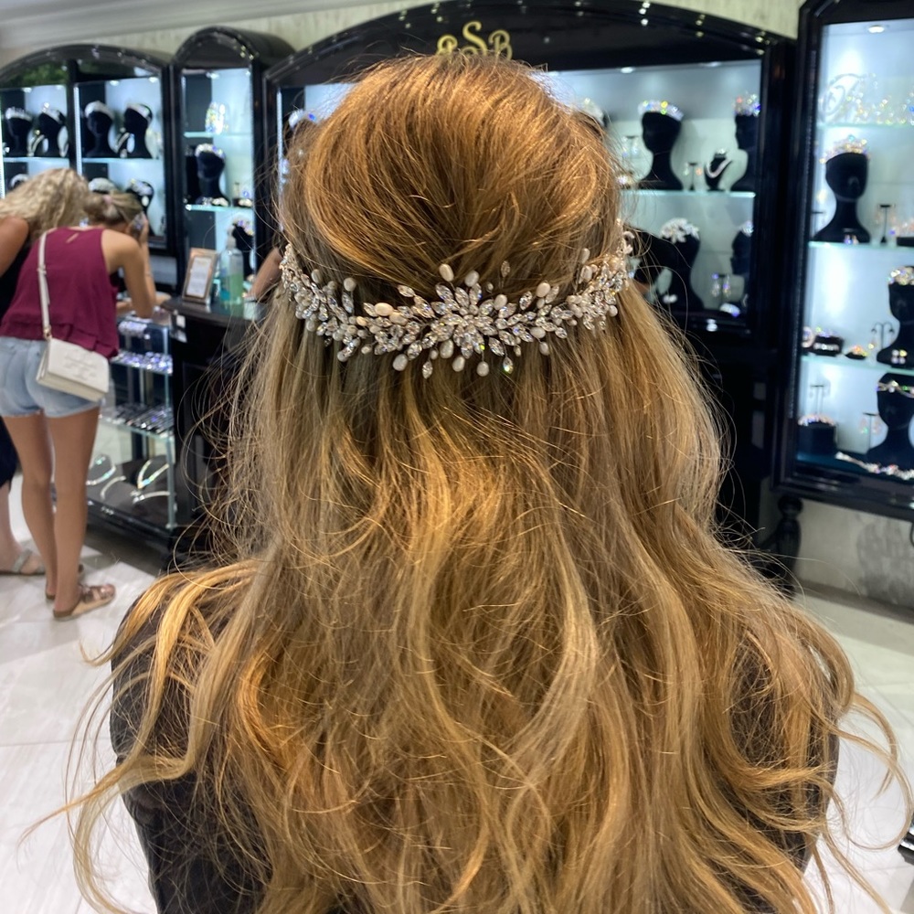 Stunning worn once bridal headpiece